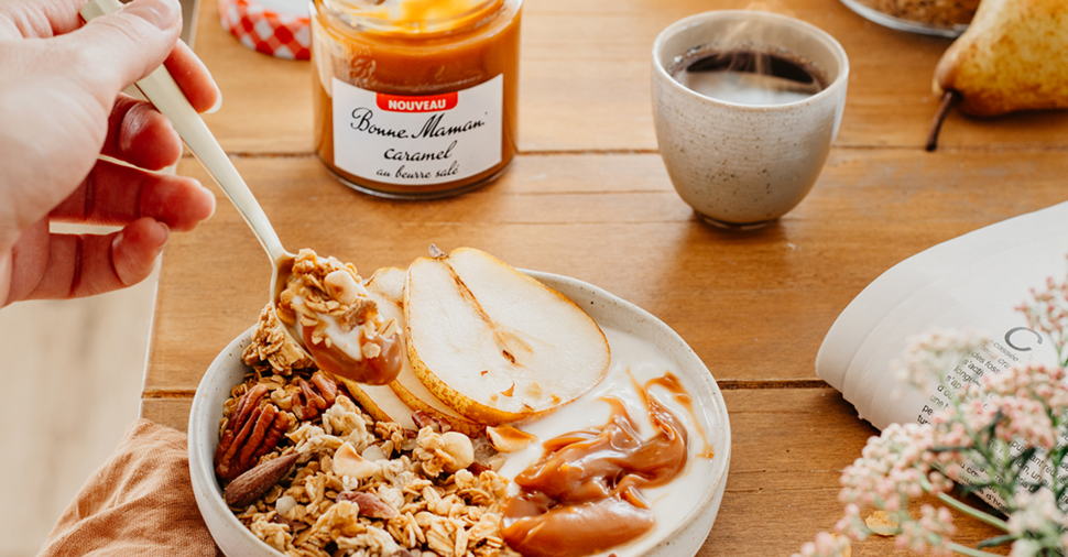 Recette : Bowl automnal : skyr, granola maison et Pâte à tartiner cacahuètes Bonne Maman